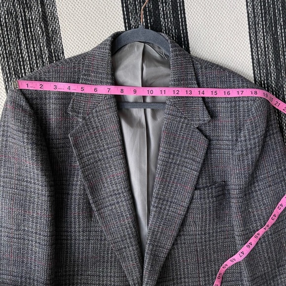 Vintage Two Button Wool Tweed Jacket/ Sport Coats By Robert Stock Size: 42R - Picture 12 of 15